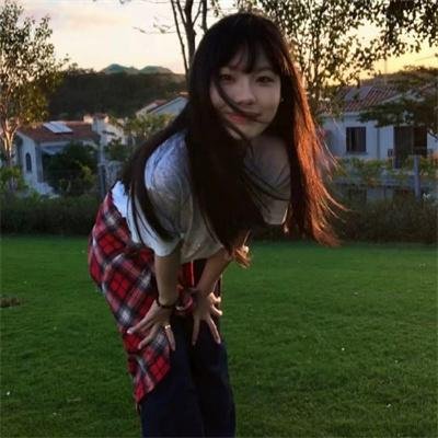 照片的她
